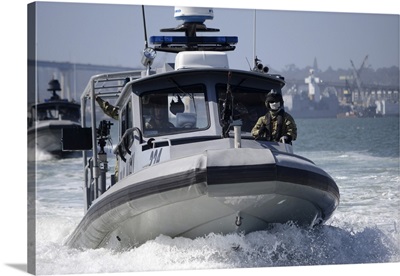 Sailors Conduct Training In Small Boat Defensive Tactics In San Diego Bay