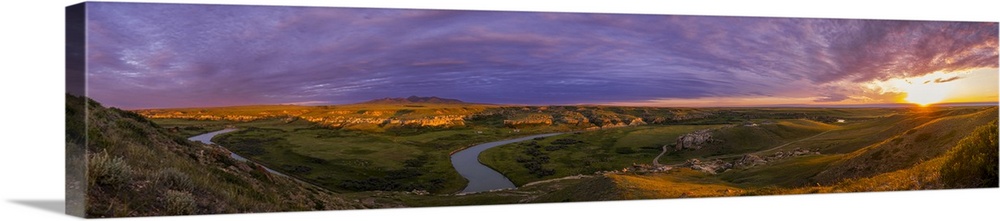Setting Sun Over The Milk River And Writing-On-Stone Provincial Park In Alberta, Canada