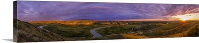Setting Sun Over The Milk River And Writing-On-Stone Provincial Park In Alberta, Canada