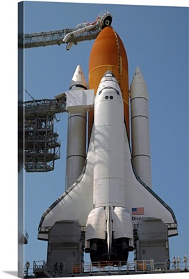 Space Shuttle Discovery in full launch configuration