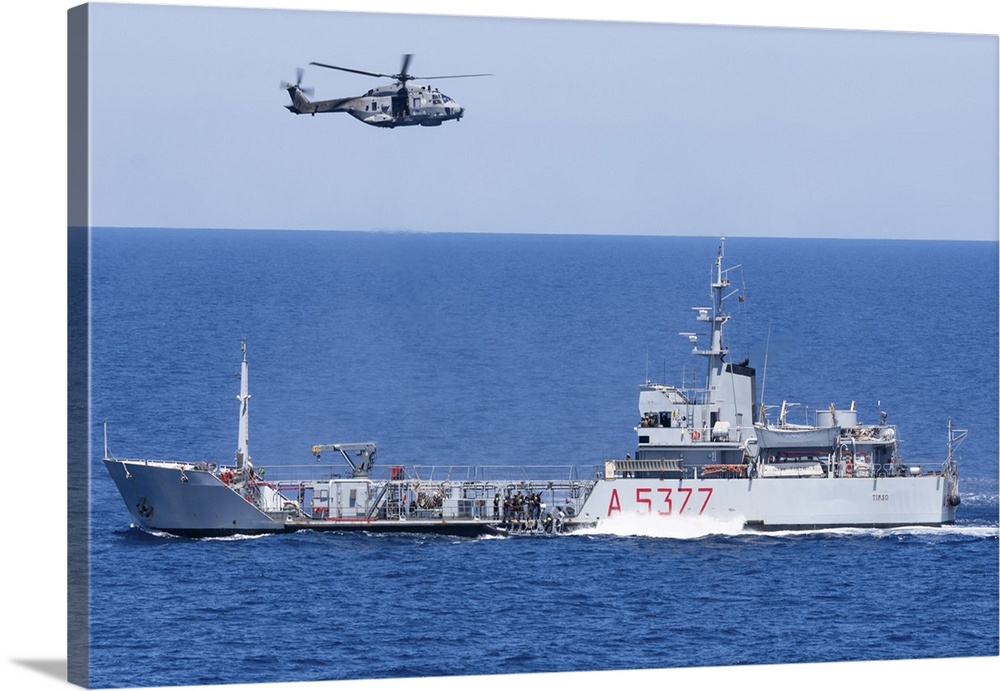 Special forces of Italian Navy and Guardia di Finanza assault a suspicious merchant ship.