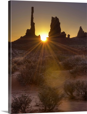 Sunburst through the Totem Pole formation in Monument Valley, Utah