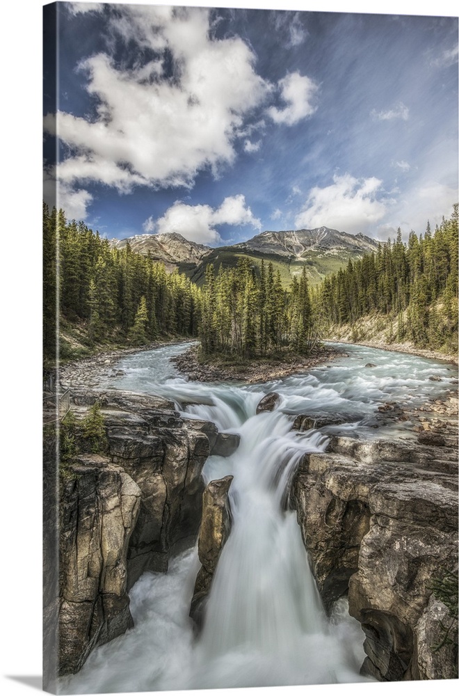 Sunwapta Falls, Jasper National Park, Alberta, Canada.