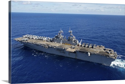 The amphibious assault ship USS Boxer transits the Pacific Ocean