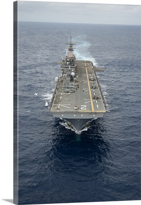 The amphibious assault ship USS Essex transits the Pacific Ocean
