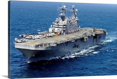 The amphibious assault ship USS Peleliu in transit in the Pacific Ocean