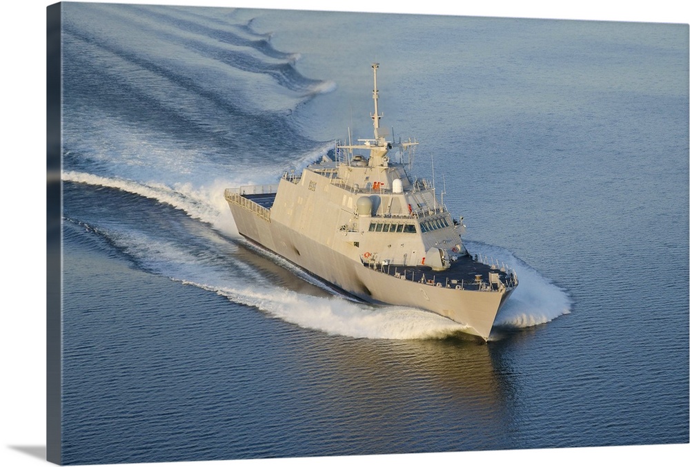 Marinette, Wisconsin, October 5, 2011 - The littoral combat ship Pre-Commissioning Unit Fort Worth (LCS 3) conducts builde...