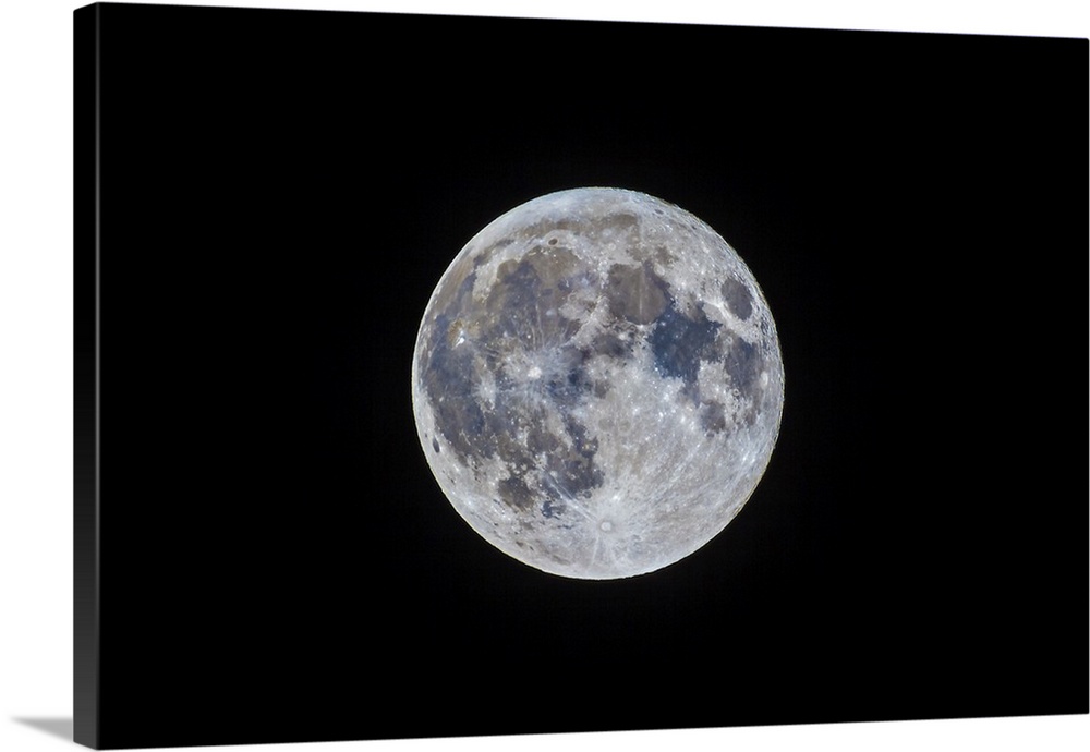 The March 5, 2015 mini-moon, the apogee moon, the most distant full moon of 2015. Digitally enhanced with increased vibran...