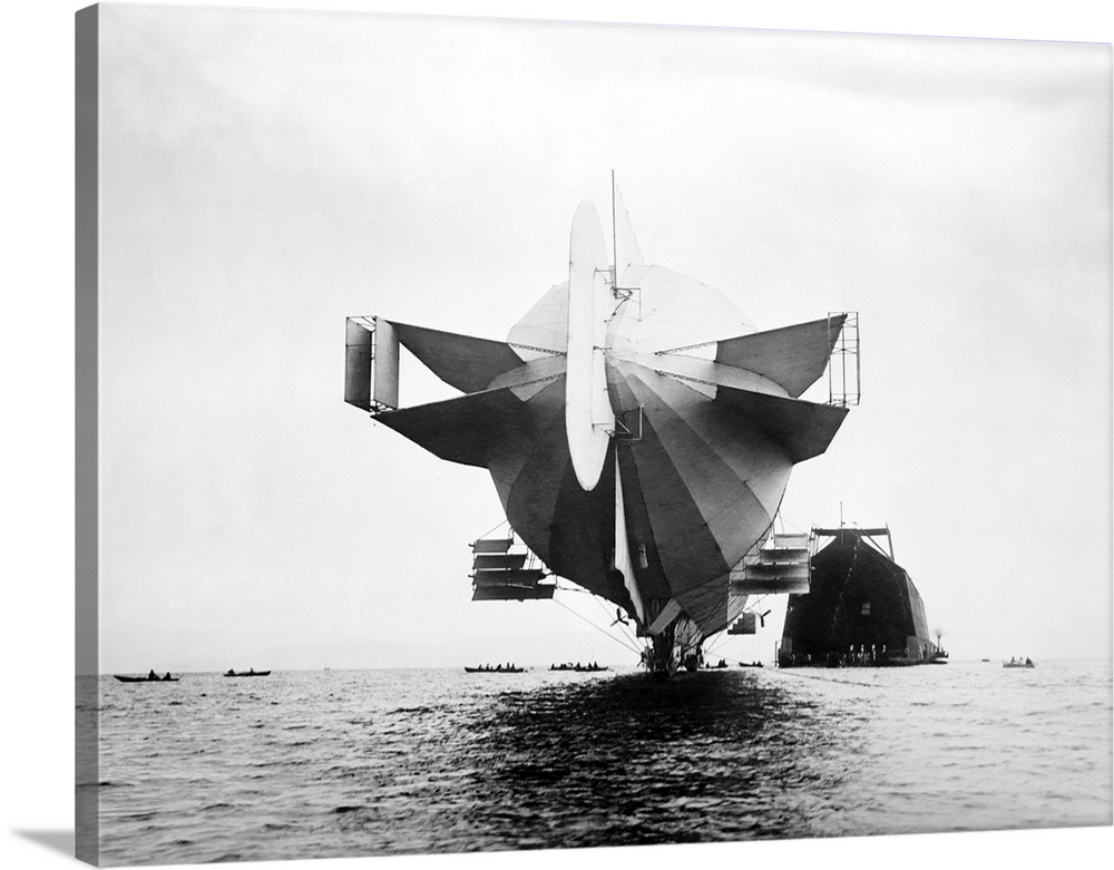 The stern of the Zeppelin LZ-4 during its cruise across Lake Constance.