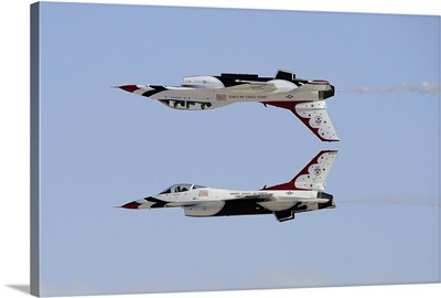 The U.S. Air Force Thunderbirds in calypso pass formation