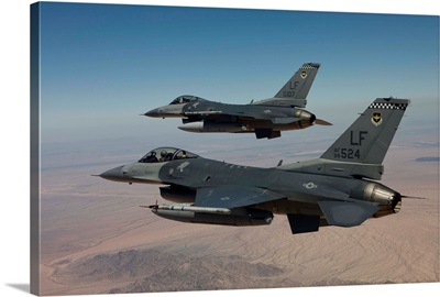 Two F-16s fly in formation over Arizona