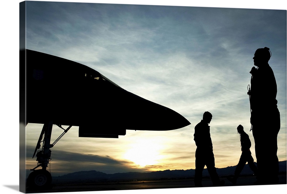 U.S. Air Force airmen prepare for a B-1B Lancer to launch.