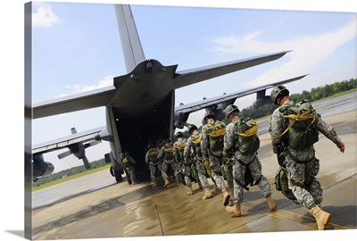 US Army Rangers board a US Air Force MC-130 Combat Talon II
