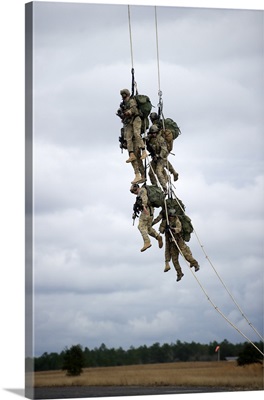 US Soldiers are lifted off the ground by a CH-47 Chinook helicopter