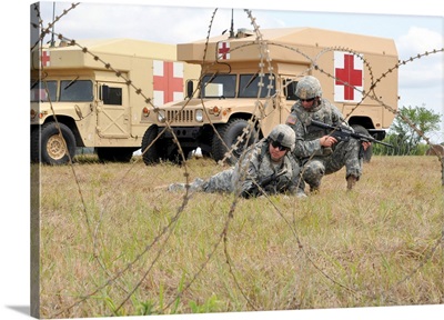 US soldiers set up an effective security perimeter at Fort Riley, Kansas