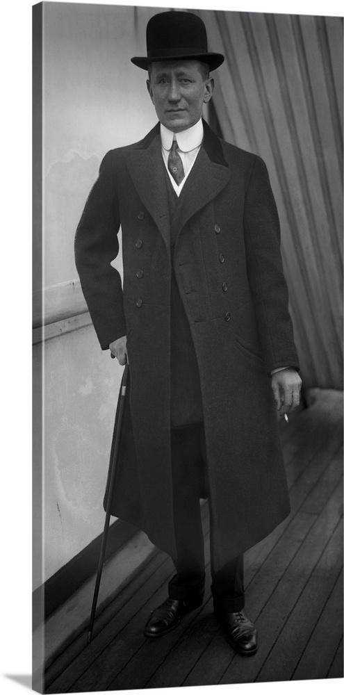 World history photograph of Italian inventor Guglielmo Marconi, 1915.