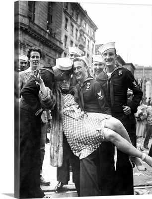 American sailors kissing and posing with a woman, celebrating the end of World War II