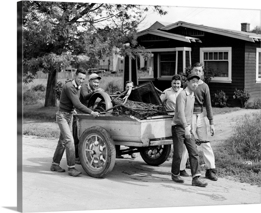 Boys collecting scrap metal for the war effort in San Juan Bautista, California. Photograph by Russell Lee, 1942.