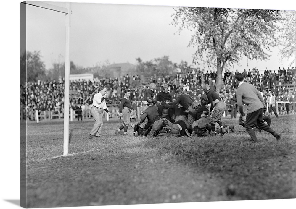 College football game between Georgetown and Carlisle, 1912.