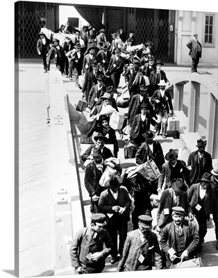 Ellis Island, C.1910, Immigrants arriving