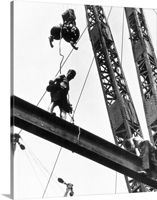 Empire State Building, 1930, Steel workers on girders at Empire State Building