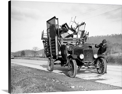Farmer Moving, 1937