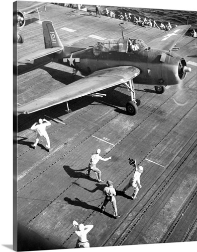 Flight deck crew on board the USS Bunker Hill aircraft carrier, 1944 ...