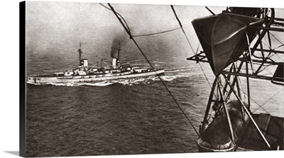 German battleship proceeding to the firth of River Forth to surrender, 1918