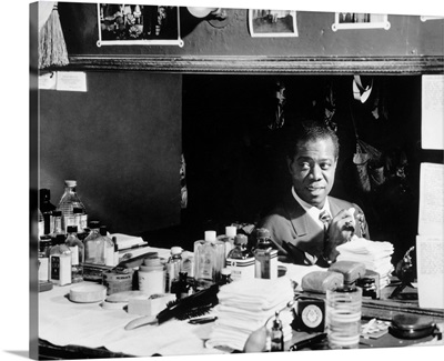 Louis Armstrong in the dressing room at Aquarium in New York City, 1946