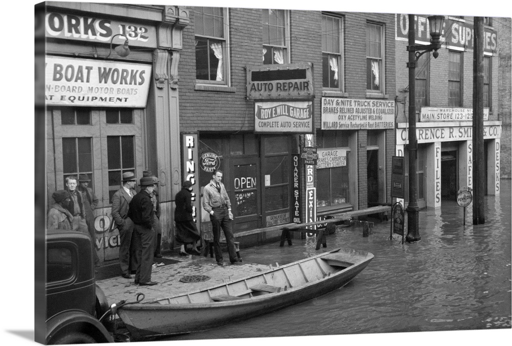 Louisville, Kentucky, during the flood of the Ohio River. Photograph by Carl Mydans, March 1936.
