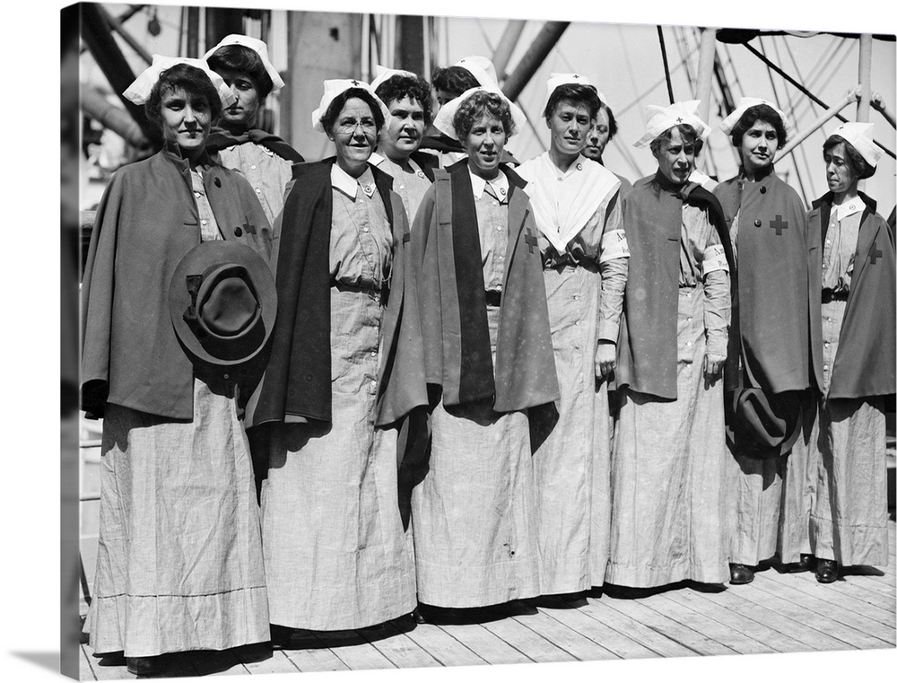 Nurses on the deck of the 'Red Cross' bound for Europe at the start of World War I. Photograph, September 1914.
