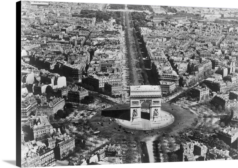 Bird's eye view of Les Champs-?lys?es and l'Arc de Triomphe in Paris, c1900.
