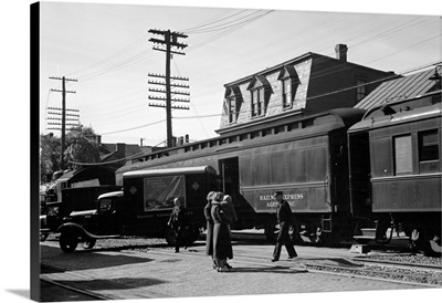 Passengers arriving at the railroad station in Hagerstown, Maryland, 1937