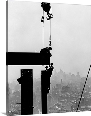 Steel workers on girders at the Empire State Building in New York City, 1930