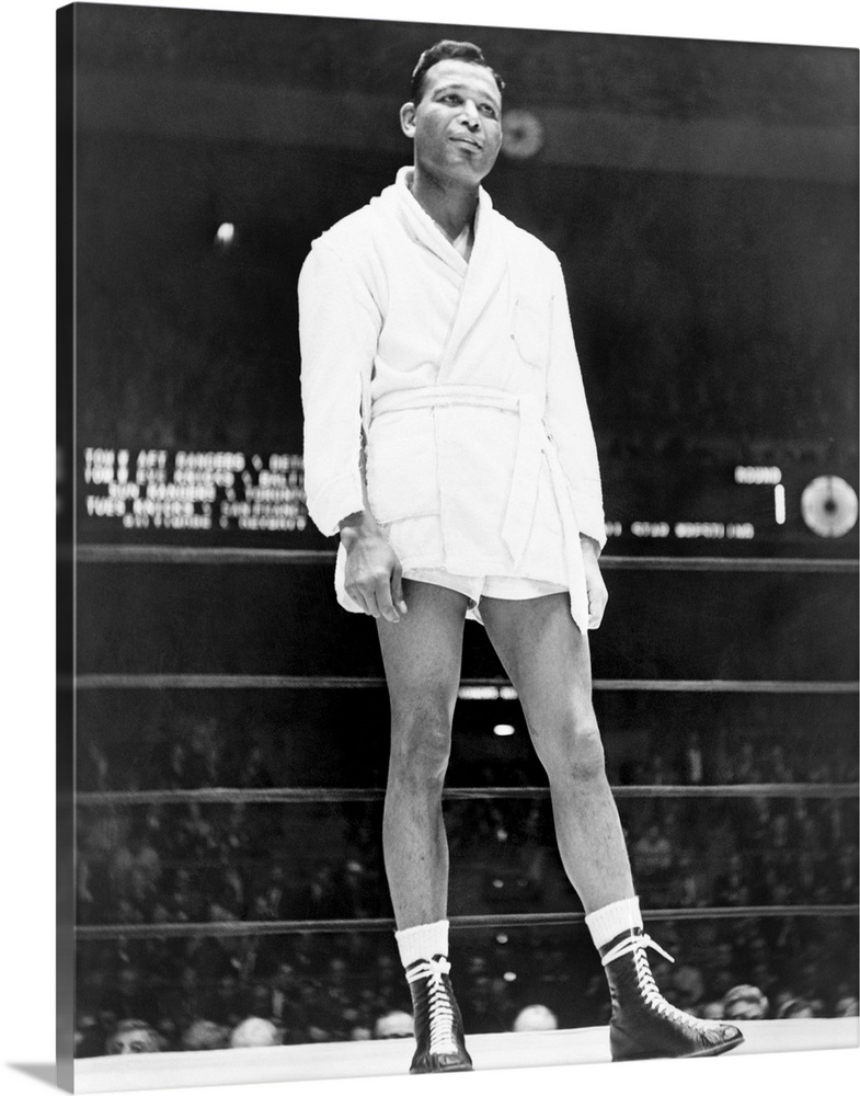 (1921-1989). N? Walker Smith, Jr. American boxer. Photographed in the ring at Madison Square Garden, 1966.