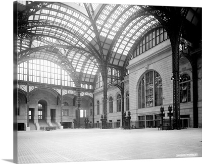 The concourse in Penn Station in New York City, 1910