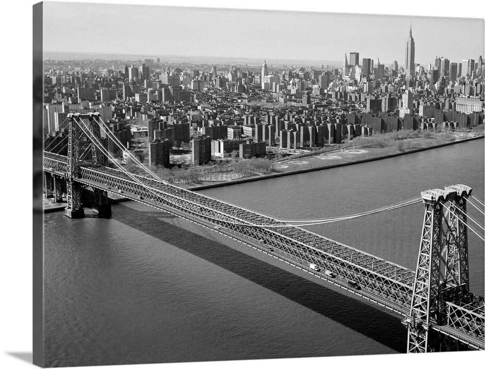 The Williamsburg Bridge spanning the East River from Brooklyn to Manhattan in New York. Photograph, 1978.
