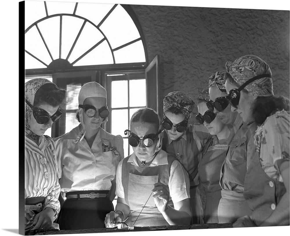 Women learning aircraft construction in Florida as part of the war effort. Photograph by Howard Hollem, 1942.