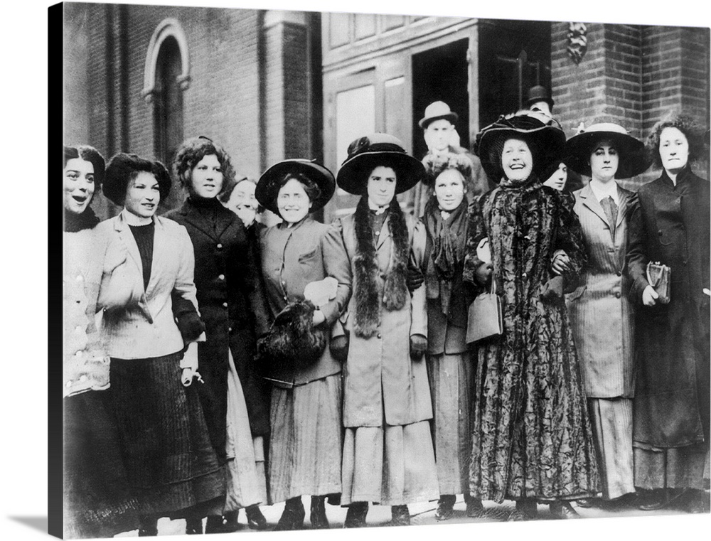 Women workers of shirtwaist factories on strike in New York City, 1909 ...
