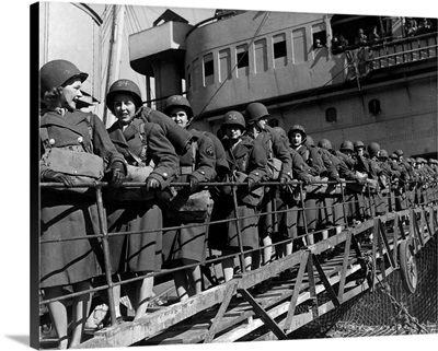 Women's Army Corps disembark at a North African port during World War II, 1944