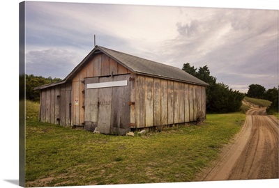 An old farmshed off of a North Carolina dirt road